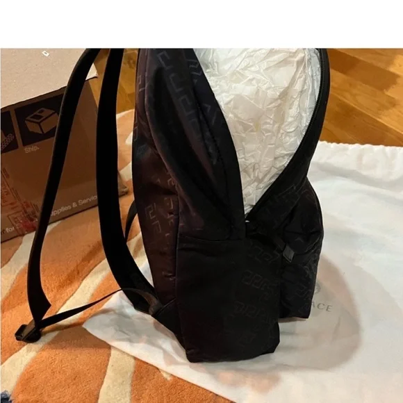 Versace back back - Picture 2 of 7